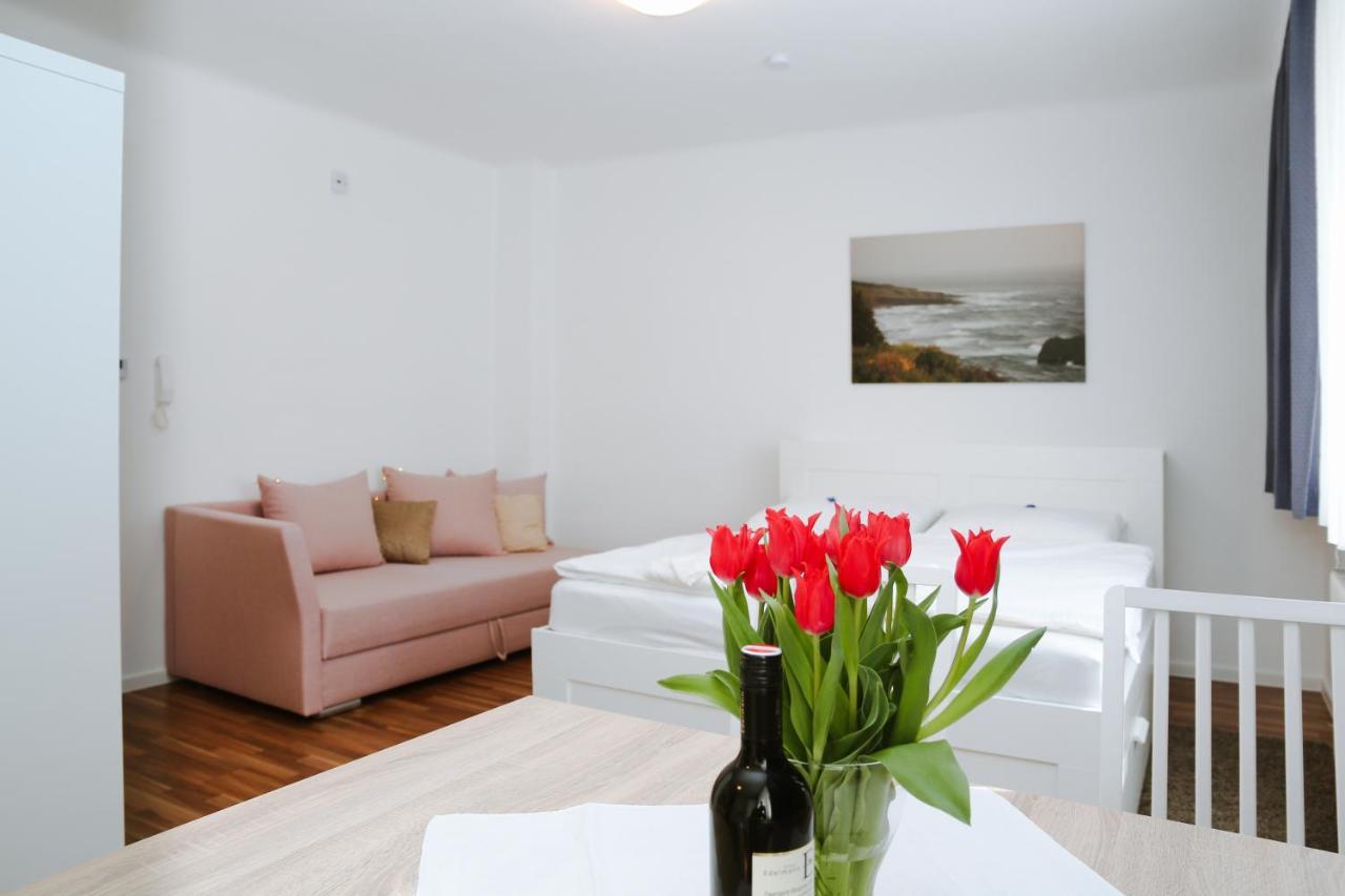 Ferienwohnung In Der Fussgaengerzone Gartenblick - Studio Apartment Eisenstadt Exterior photo