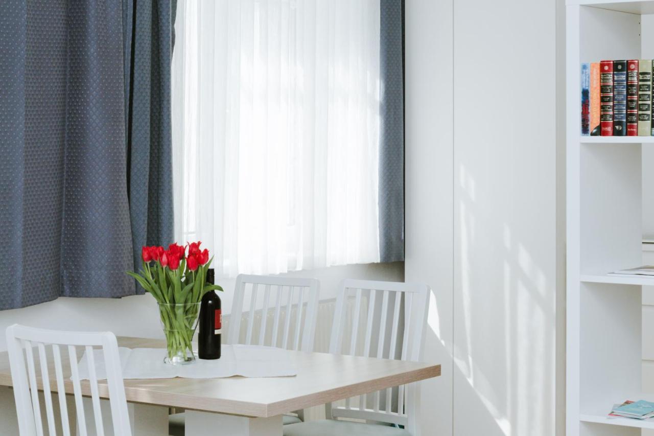 Ferienwohnung In Der Fussgaengerzone Gartenblick - Studio Apartment Eisenstadt Exterior photo