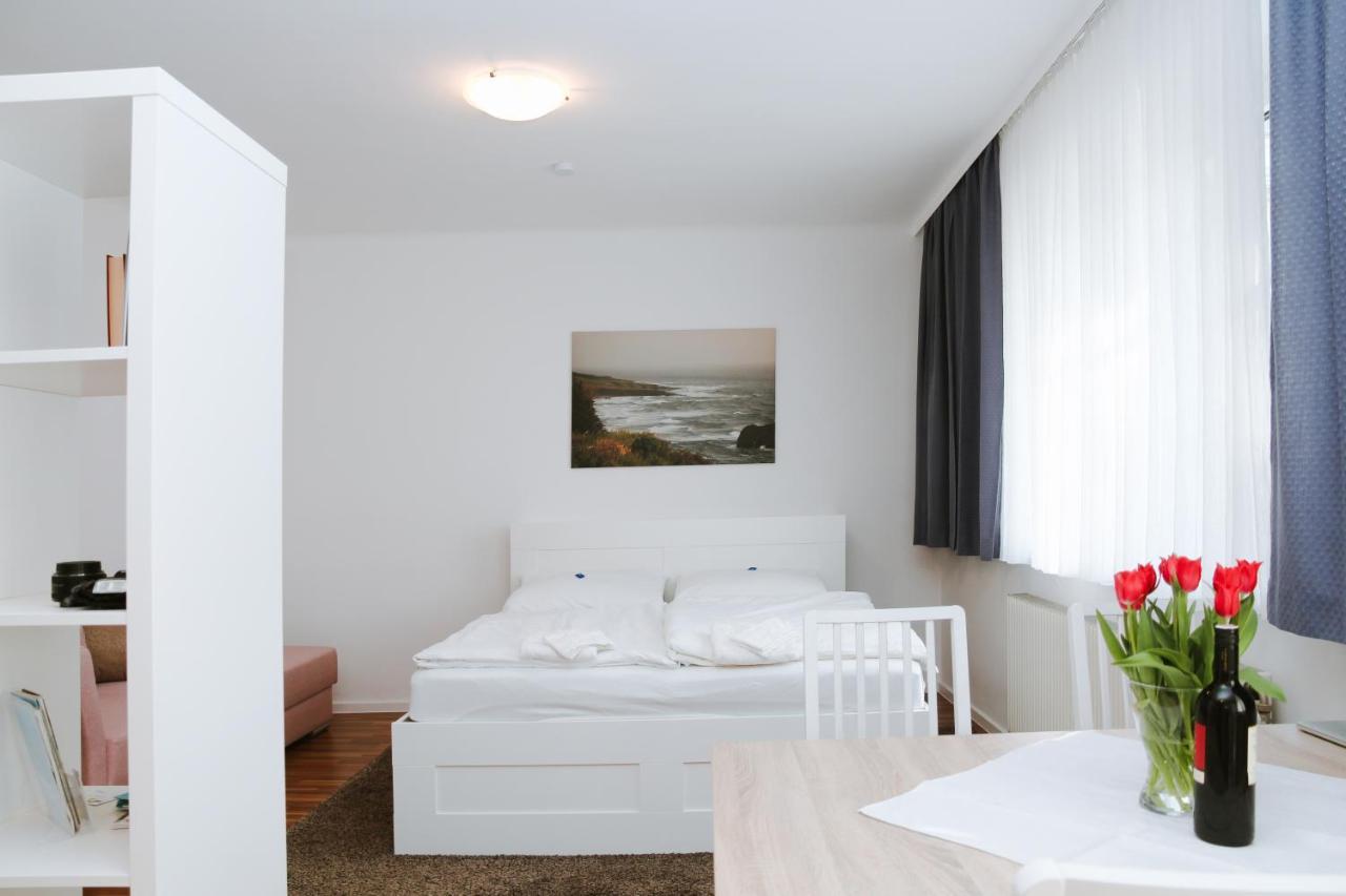 Ferienwohnung In Der Fussgaengerzone Gartenblick - Studio Apartment Eisenstadt Exterior photo